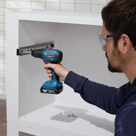 Bosch Professional GSR 185-Li 2.0 Ah + 3.0 Ah Çift Akülü Vidalama Makinesi