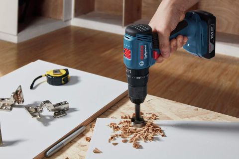 Bosch Professional GSB 185 LI 2.0 Ah + 3.0 Ah Çift Akülü Darbeli Delme Vidalama Ve Pz2/25 Bits Uç